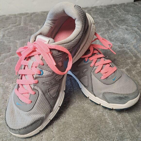 Nike Revolution 2 Trainer Sneakers WOMENS SIZE 9 Wolf Grey trainers walking - Picture 3 of 11